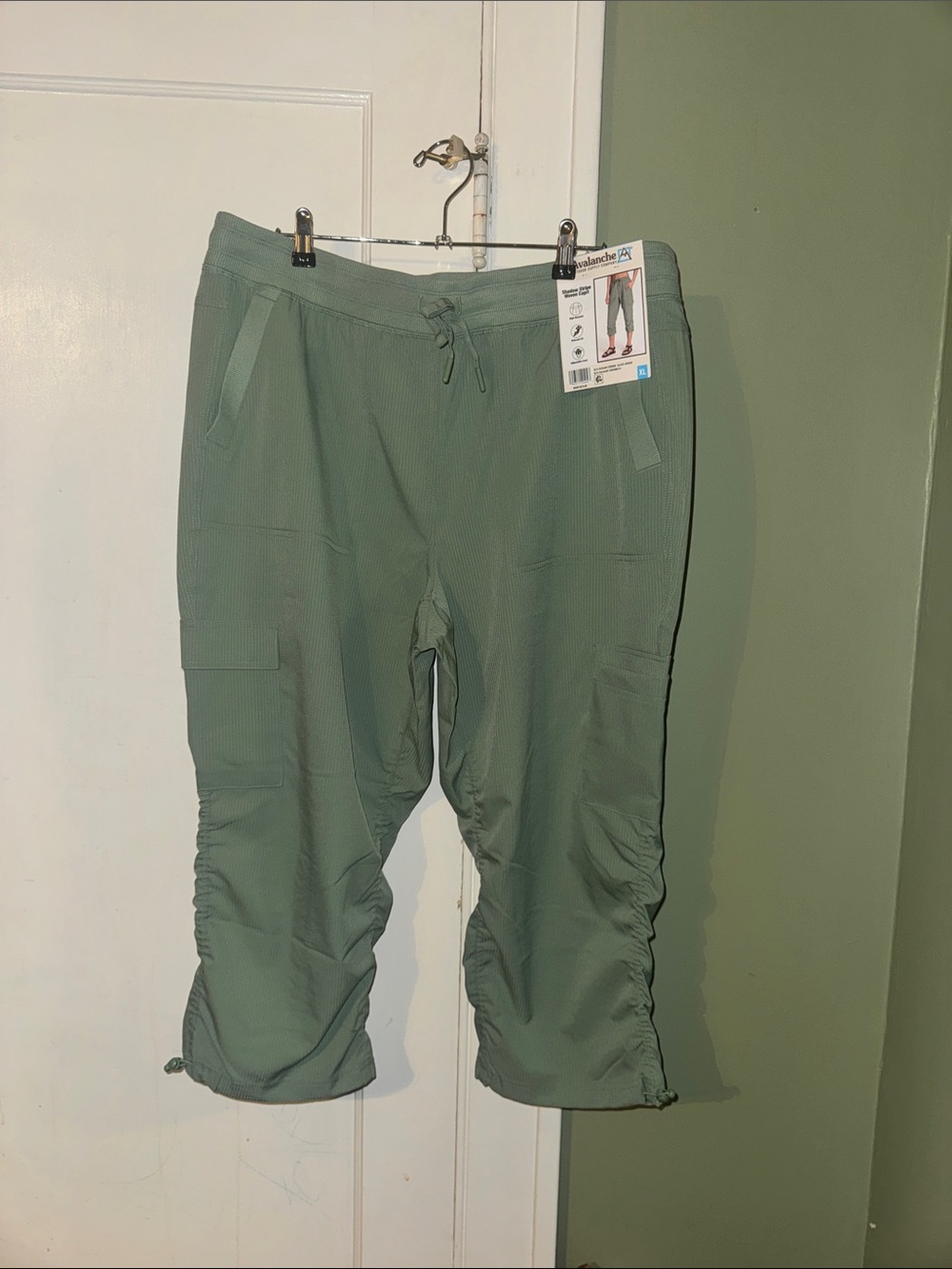 Avalanche Slate Green Drawstring Cargo Capri Pants Size XL NWT